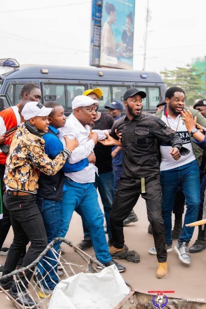 Manifestation de l’opposition à Kinshasa/ RDC : 20 blessés recensés, dont 15 policiers