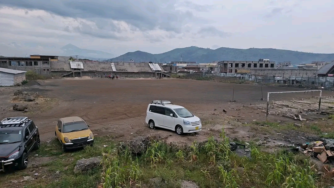 GOMA : les petits commerçants regroupés au stade des Volcans pour assainir la ville