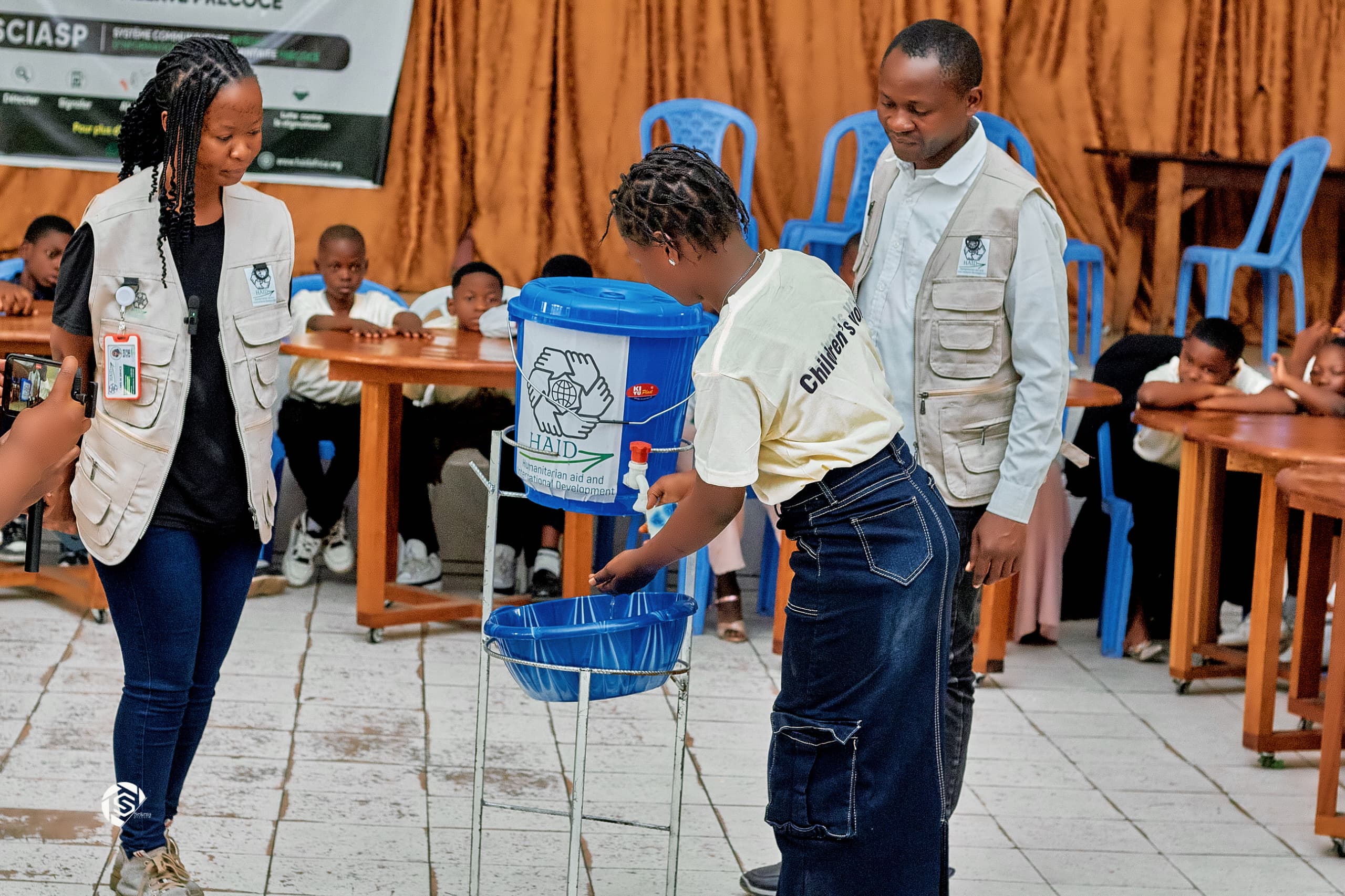 Clôture scolaire : HAID sensibilise élèves, parents et enseignants contre Ebola grâce au système communautaire d&rsquo;alerte précoce